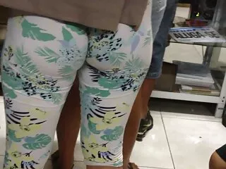 Ze lesbische pornofilm geniet ervan om in meerdere posities te worden geneukt