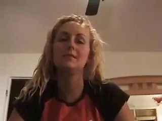 Solo masturbatie met een dildo diep in het poesje 3d pornofilm