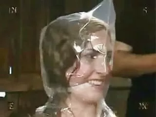 Deze grote blonde rijpe slet houdt lange pornofilm ervan om zichzelf te plezieren