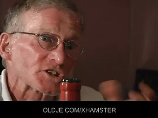 Twink Latino sexfilme gr zuigt een lul af