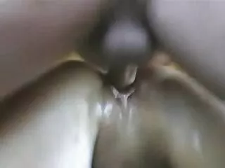 Zwoele shemale Janaina gratis tv porno Carvalho kleedt zich uit en neukt zichzelf met een dildo
