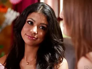 Klein Japans harig poesje speelgoed gestimuleerd sunny leone pornofilm