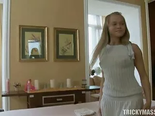 Slanke gratis hamster porno tiener Kate Rich heeft haar strakke kutje diep geboord in sexy kousen