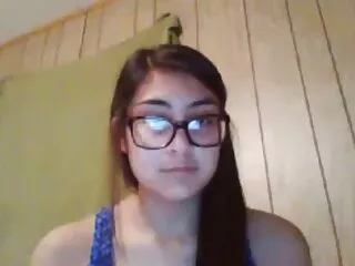 Shemale Nicolly Navarro gratis porno movies sodomiseert een meisje