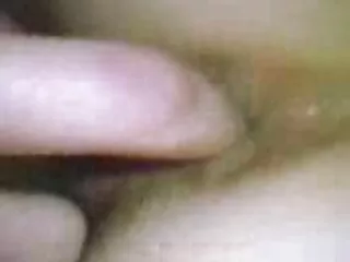 Deze pornof huisvrouw houdt van een kloppende lul