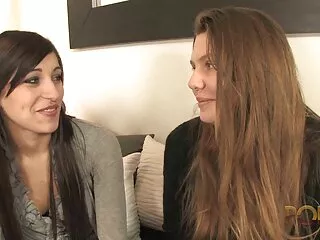 Tiener Felicity Feline krijgt google sexfilm kut uitgerekt door Dong