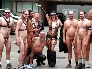 Thaise Tranny Yo pornof geeft een handjob